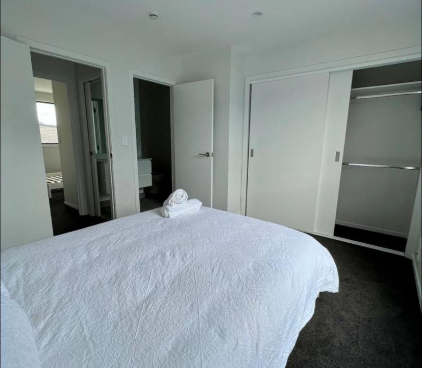 Auckland Apartment | Immaculate - 2 Bedroom Townhouse close to Fruitvale train station