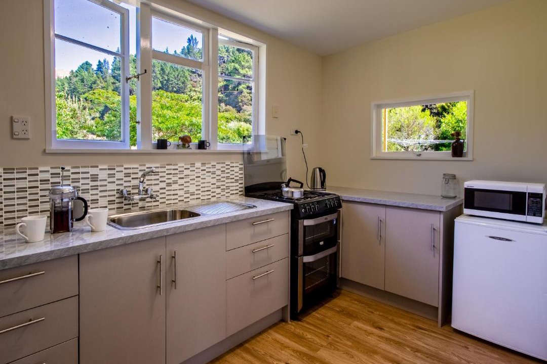 Kaiteriteri House | Kauri Cottage at Marble Hills - Marahau Holiday Home