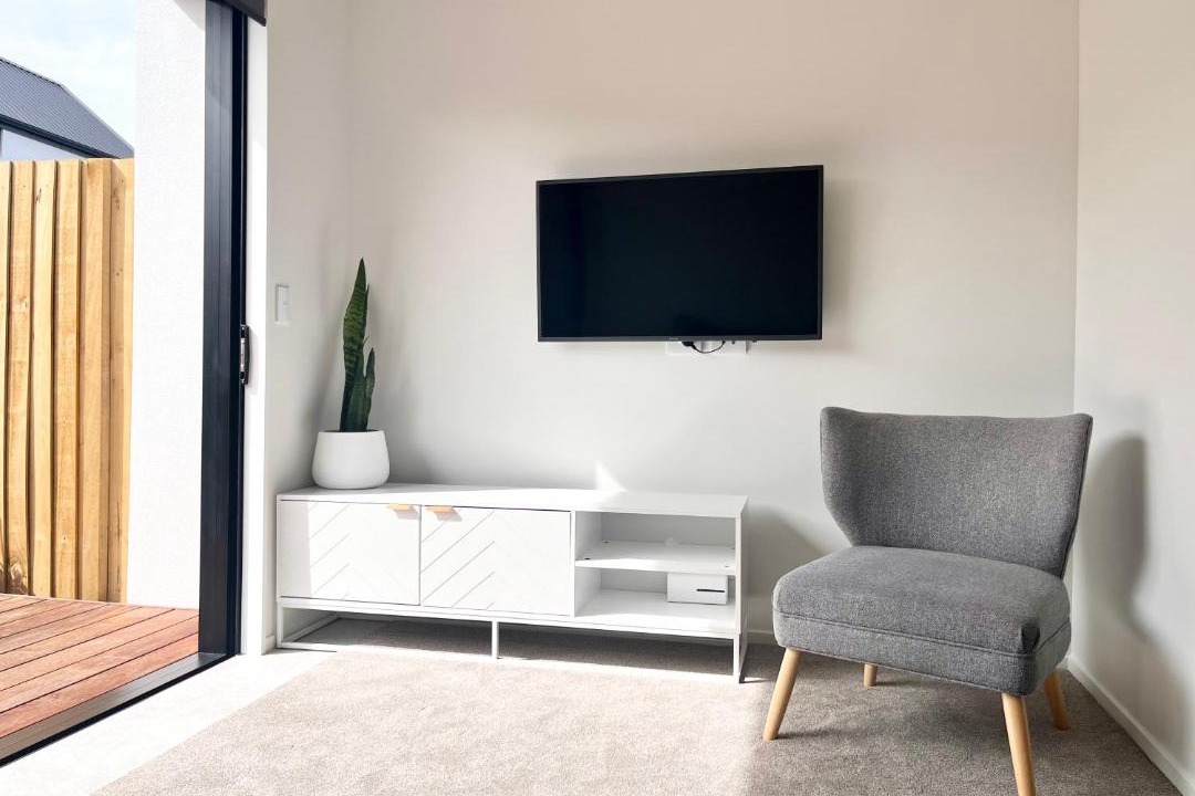 Saint Albans Apartment | Urban Locale