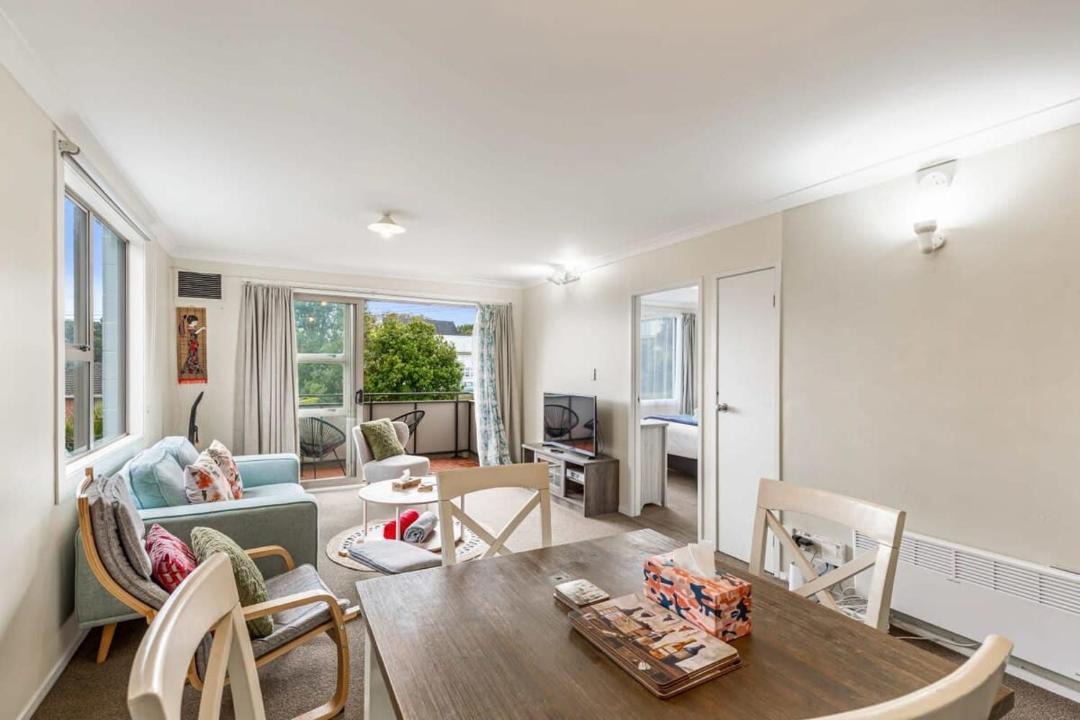Mount Eden Apartment | Lovely 2-Bedroom Rental with Parking Zodiak Stays