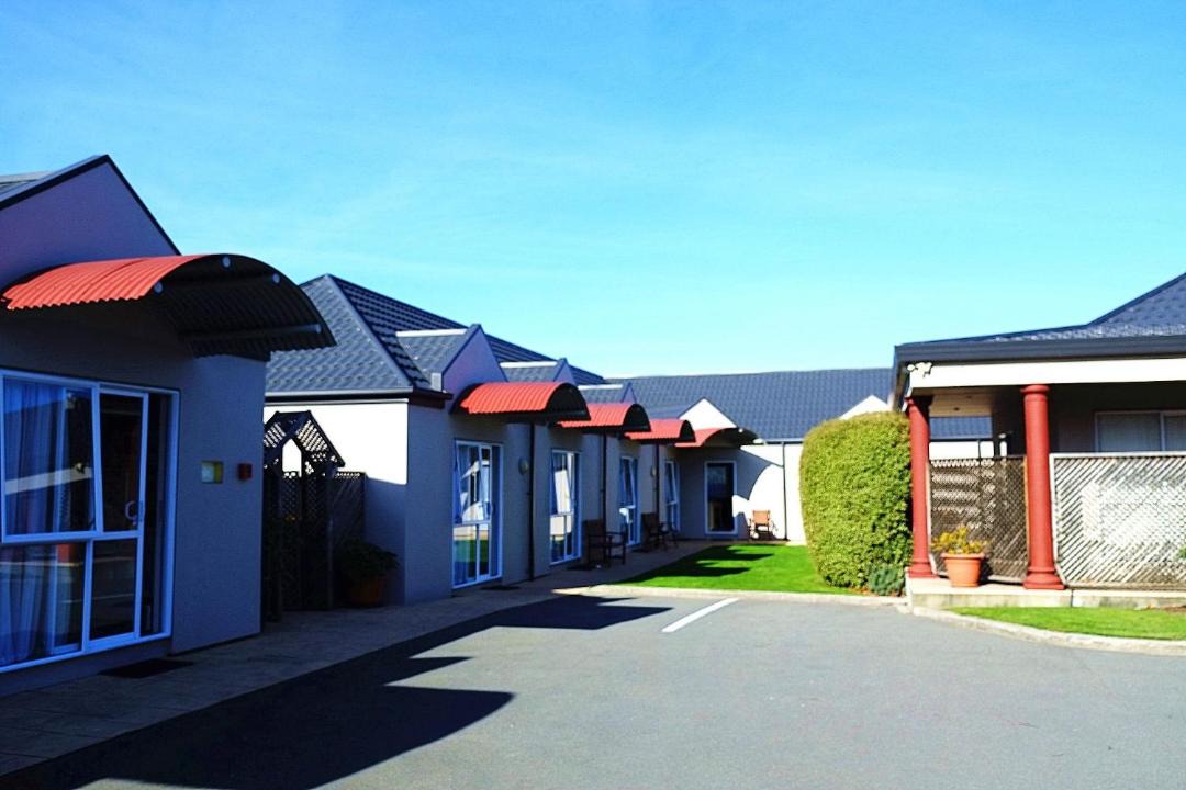 Russley Hotel | Airport Birches Motel