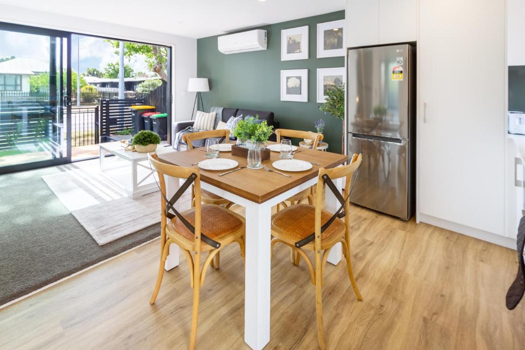 Linwood Apartment | Lovely in Linwood - 2BR Beauty with free Carpark