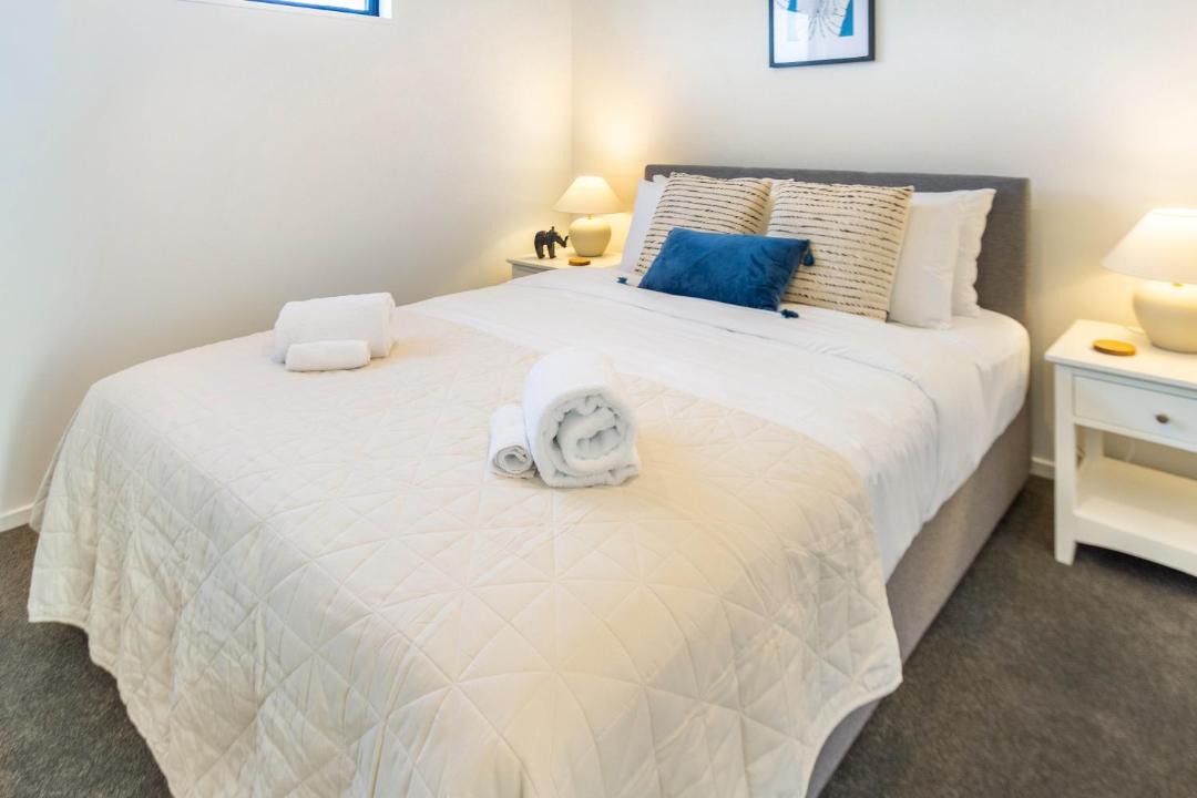 Addington Apartment | Family Home with Garage & EV - Walk to Hagley Park