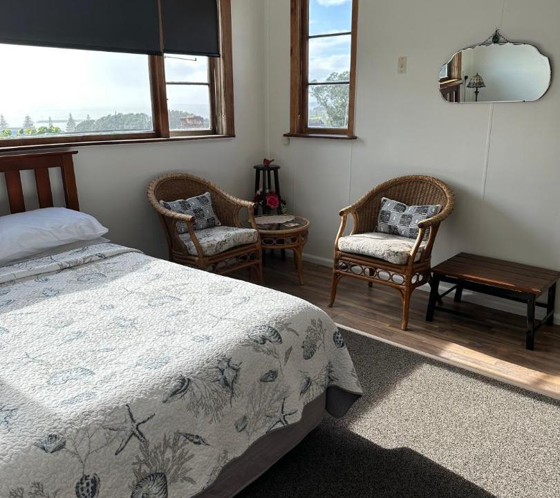 New Plymouth House | 58 Pioneer - Retro Studio Unit