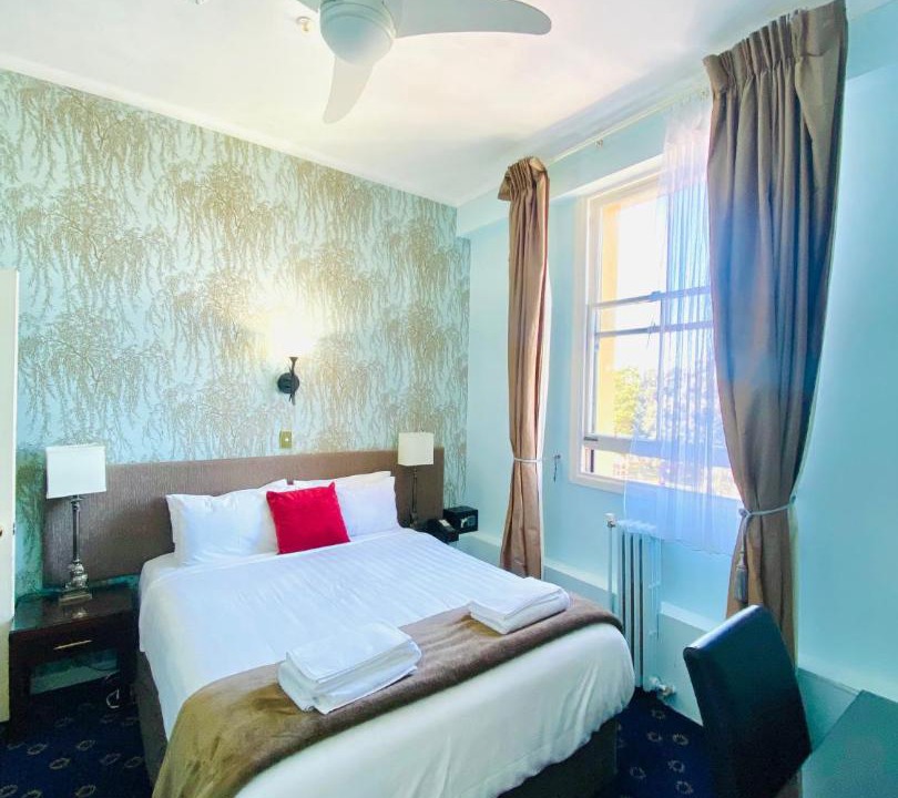 Devonport Hotel | The Esplanade Hotel