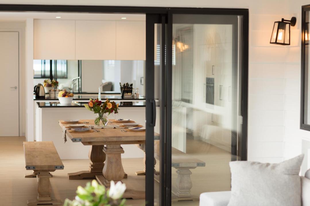 Wanaka House | Kura House - Sleeps 6 - Central Location - Lake & Mountain Views