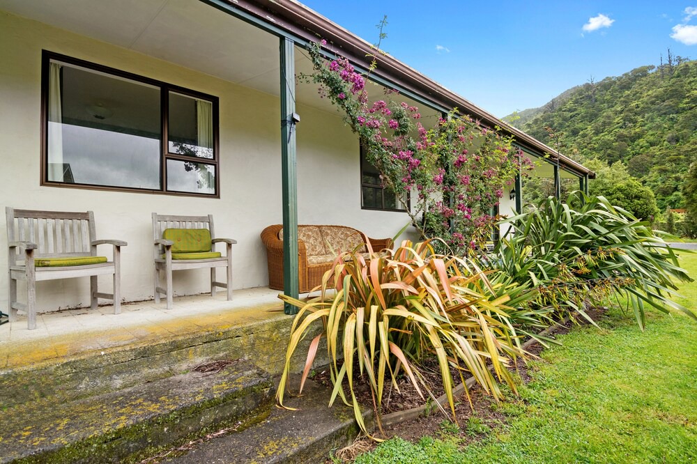 Photo of Patio Balcony in Ngakuta Bay