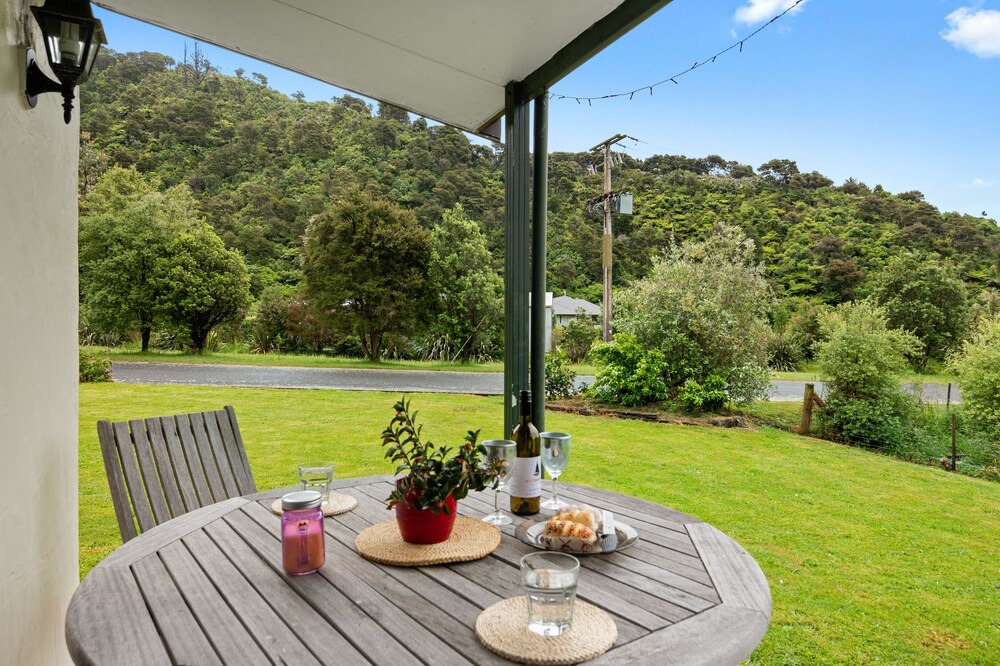 Photo of Patio Balcony in Ngakuta Bay