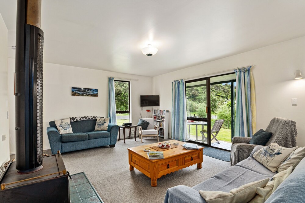 Photo of Livingroom in Ngakuta Bay