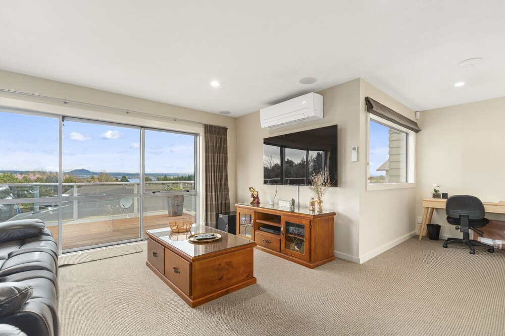 Photo of Livingroom in Nukuhau