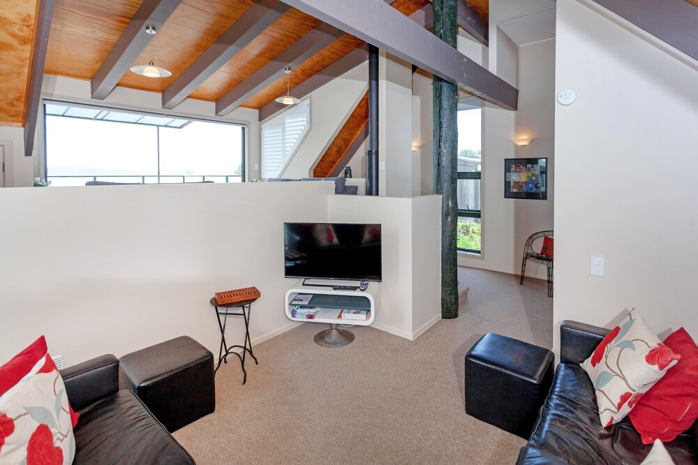 Photo of Livingroom in Cooks Beach