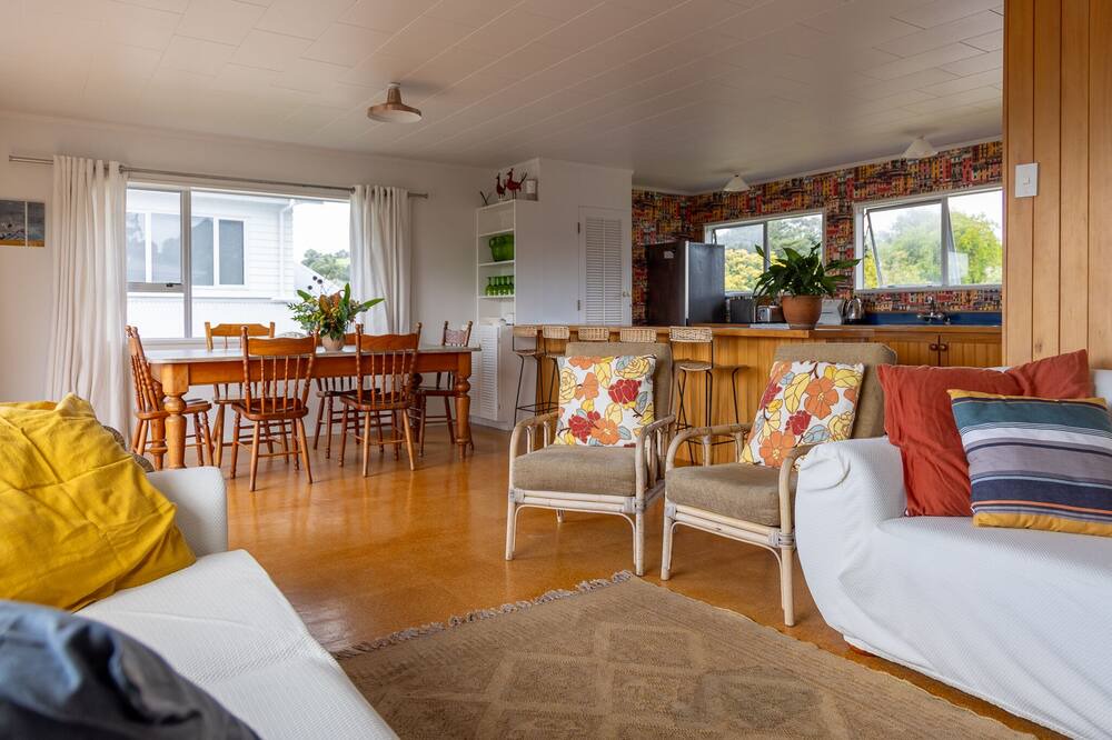 Photo of Livingroom in Cooks Beach