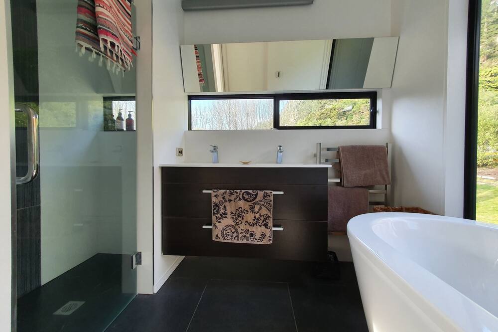 Photo of Bathroom in North Island