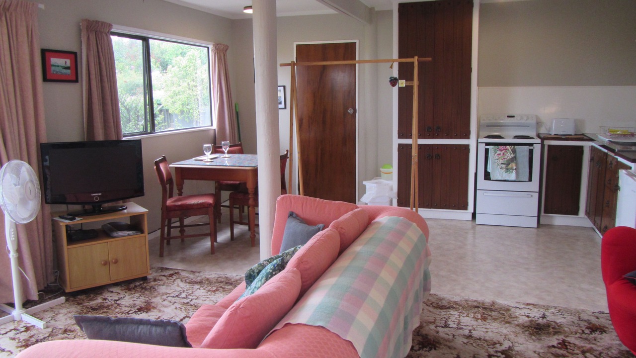 Photo of Livingroom in Waitakaruru