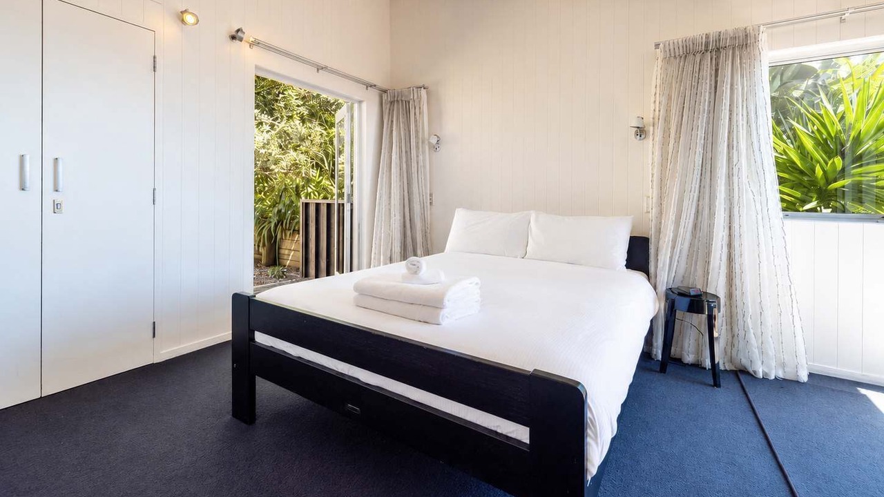 Photo of Bedroom in Onetangi