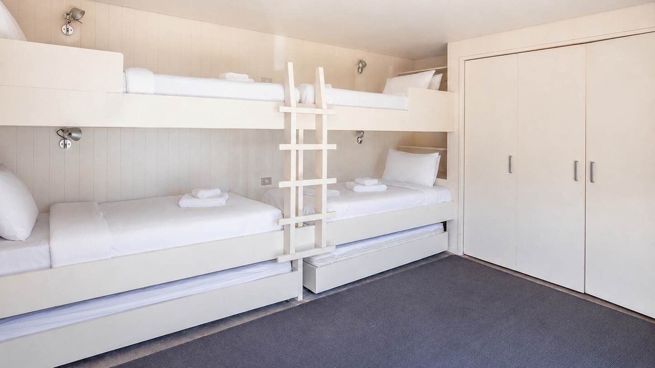 Photo of Bedroom in Onetangi