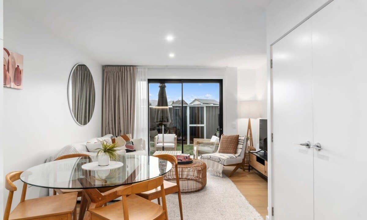 Photo of Livingroom in Albert Town