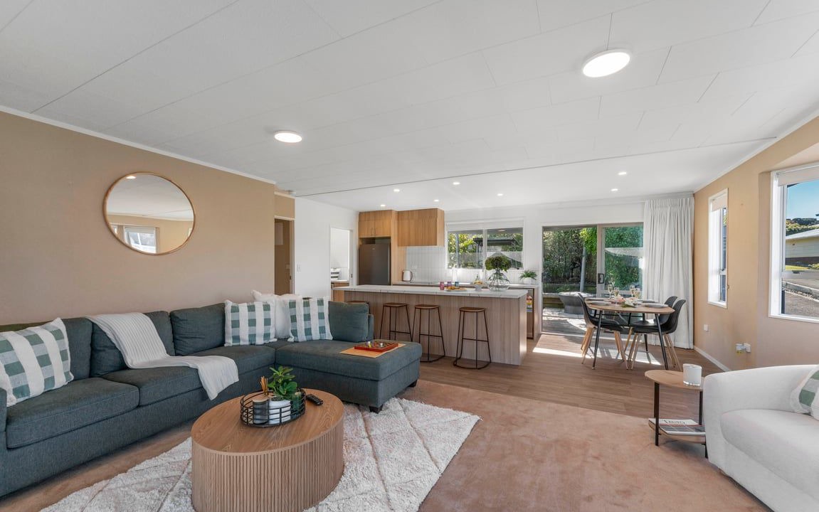 Photo of Livingroom in Acacia Bay