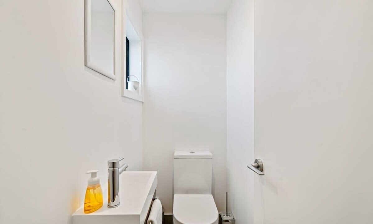 Photo of Bathroom in Albert Town