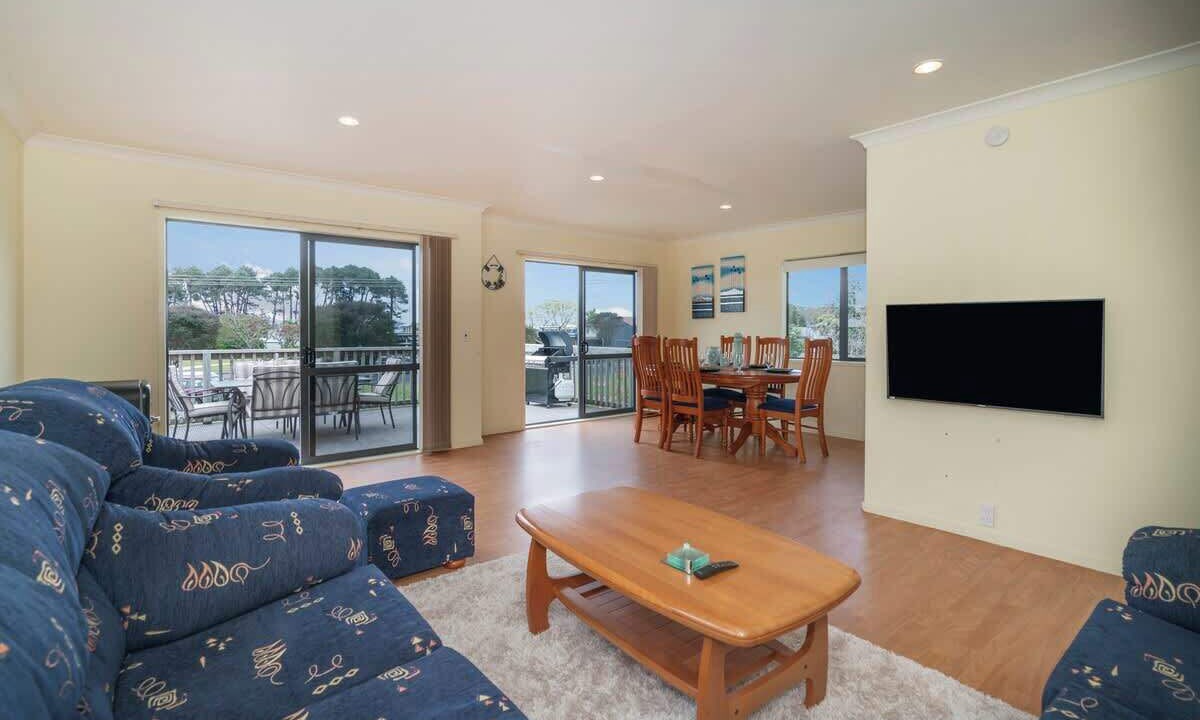 Photo of Livingroom in Cooks Beach