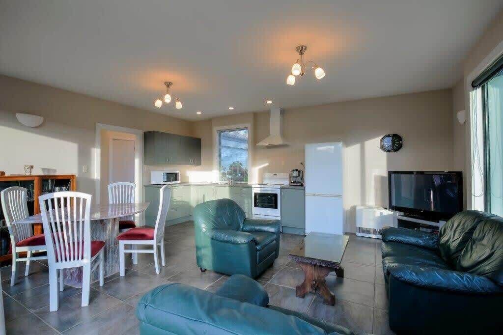Photo of Livingroom in Albert Town