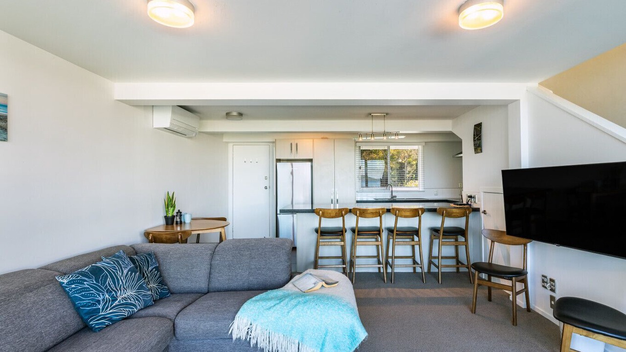 Photo of Livingroom in Two Mile Bay