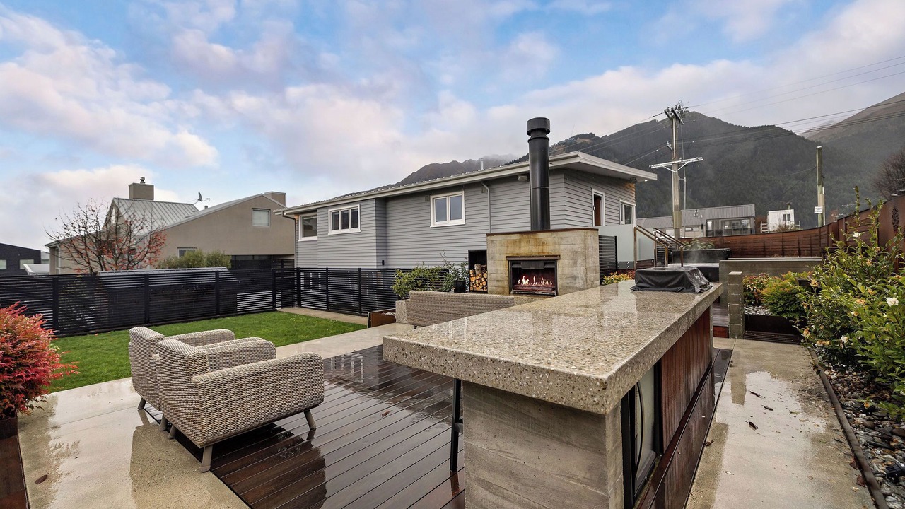 Photo of Patio Balcony in Queenstown City Centre