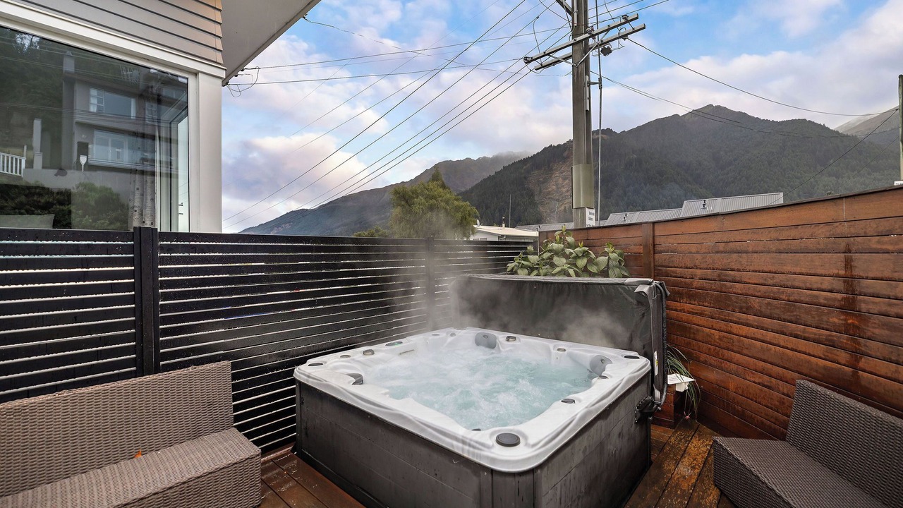 Photo of Patio Balcony in Queenstown City Centre