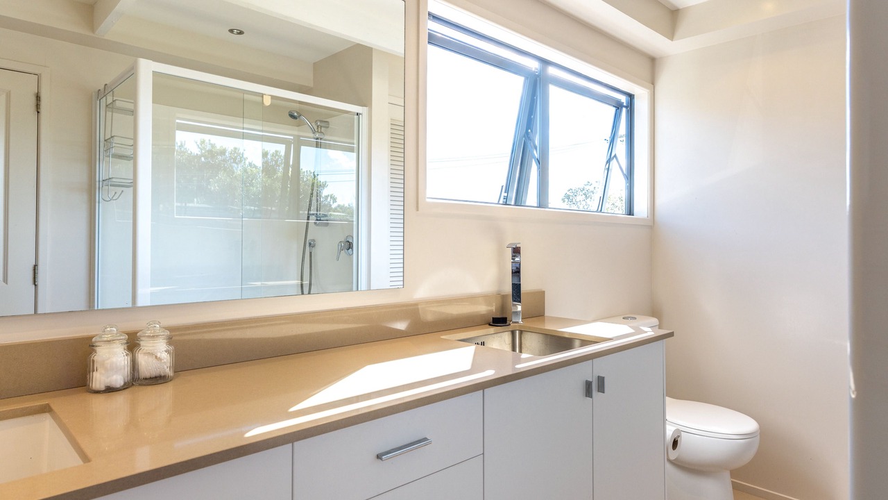 Photo of Bathroom in Onetangi