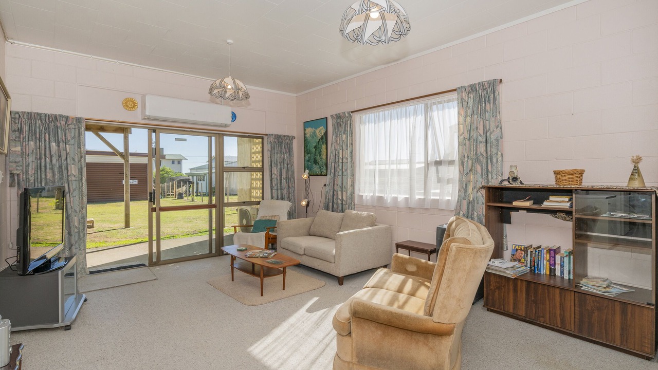 Photo of Livingroom in Cooks Beach