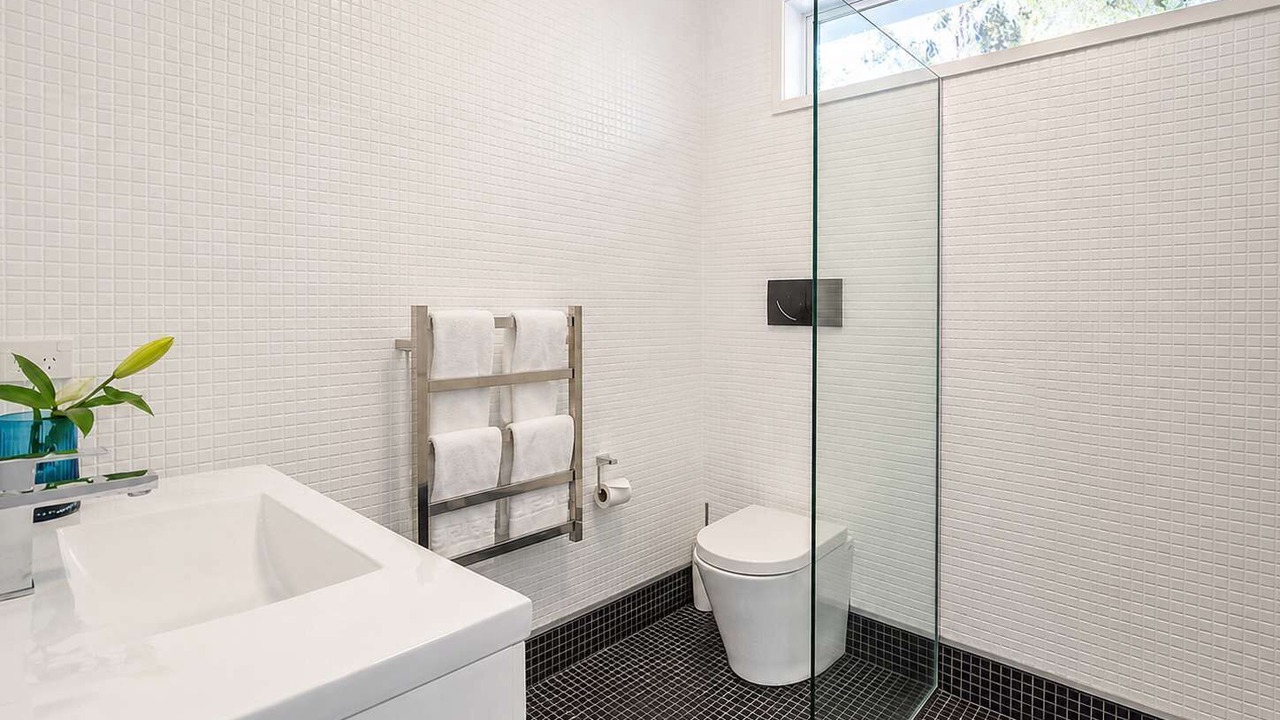 Photo of Bathroom in Surfdale