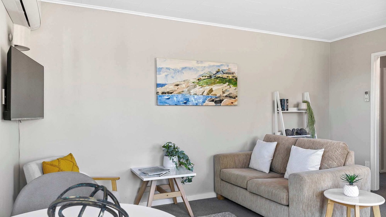 Photo of Livingroom in Two Mile Bay