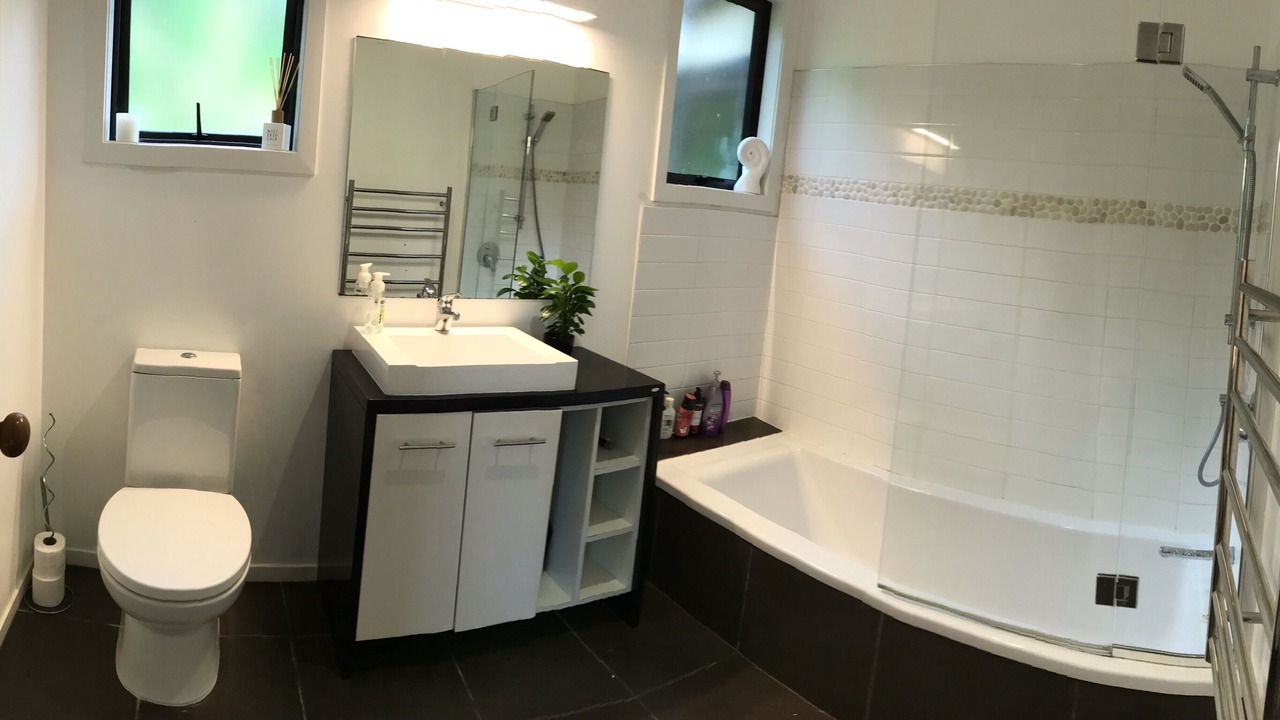 Photo of Bathroom in Muriwai