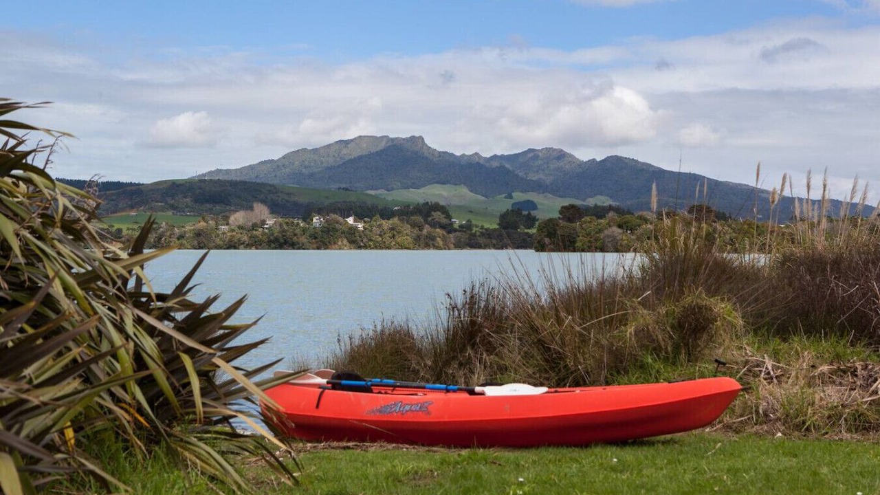 Photo of Others in Raglan