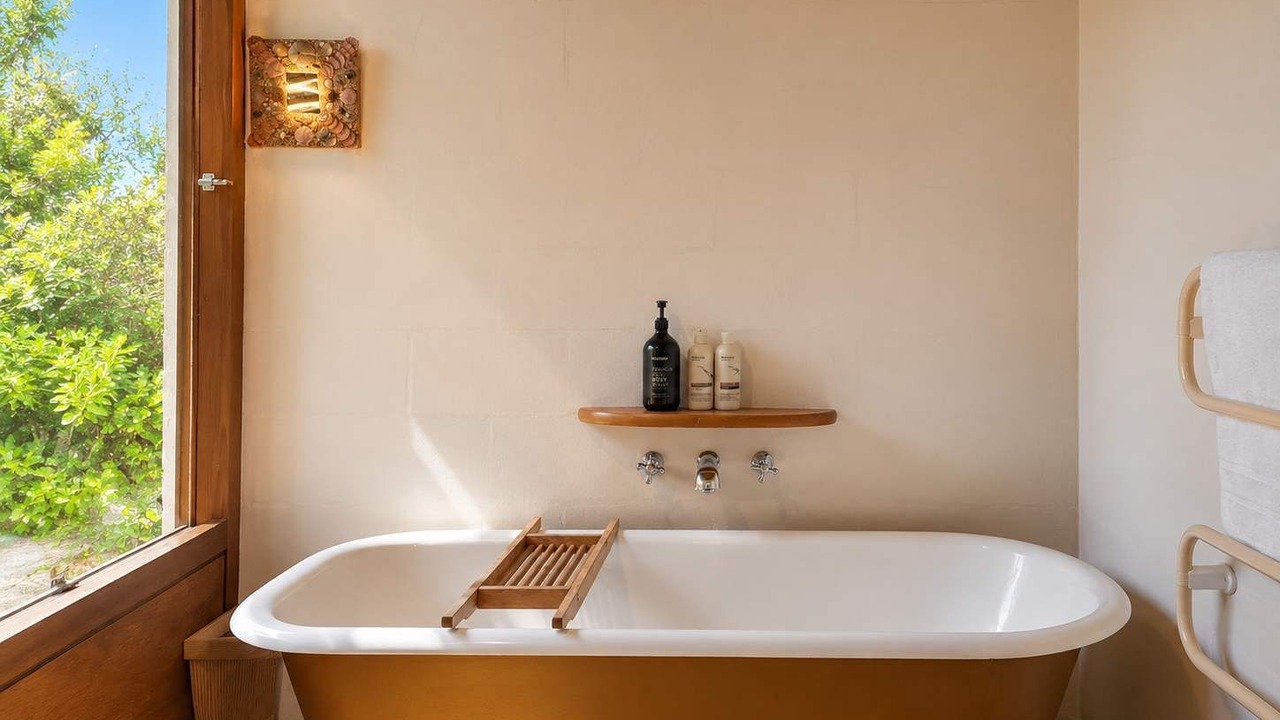Photo of Bathroom in Onetangi