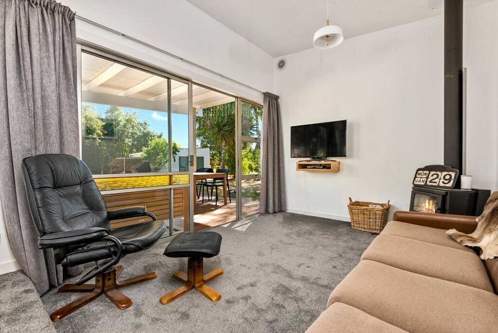 Photo of Livingroom in Albert Town