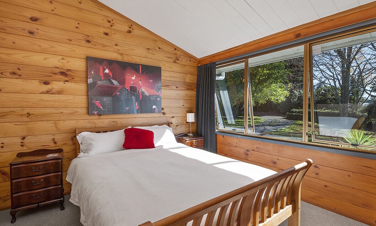 Photo of Bedroom in Acacia Bay
