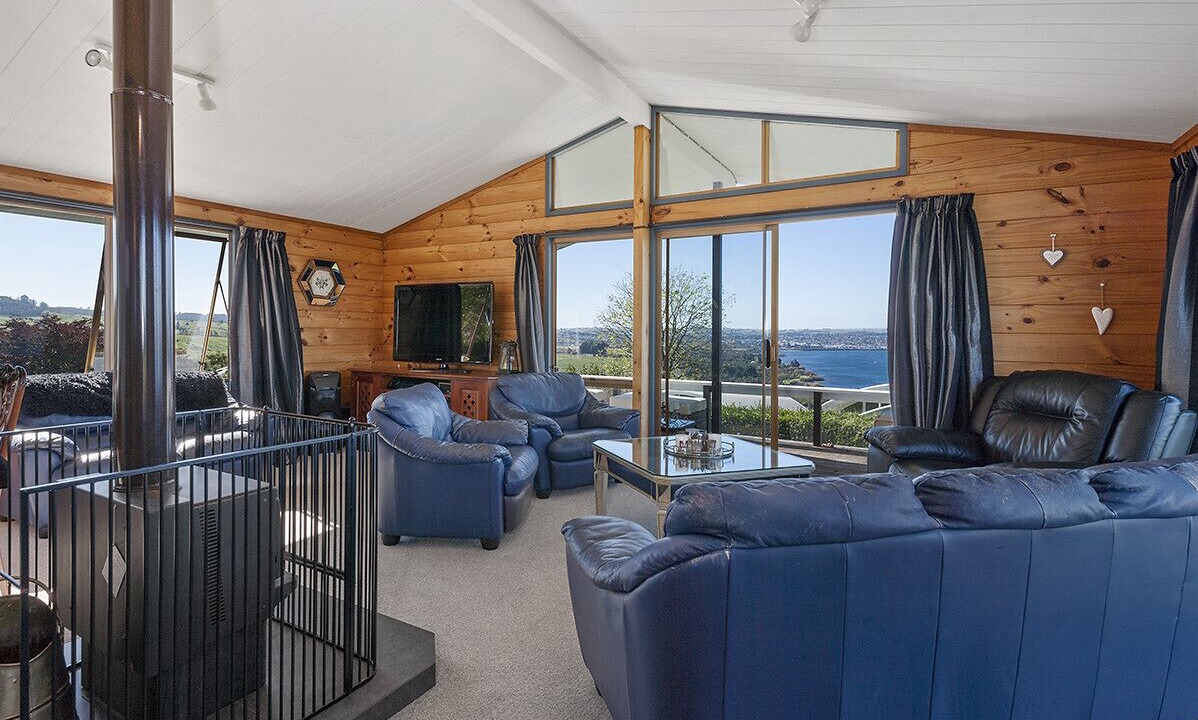 Photo of Livingroom in Acacia Bay