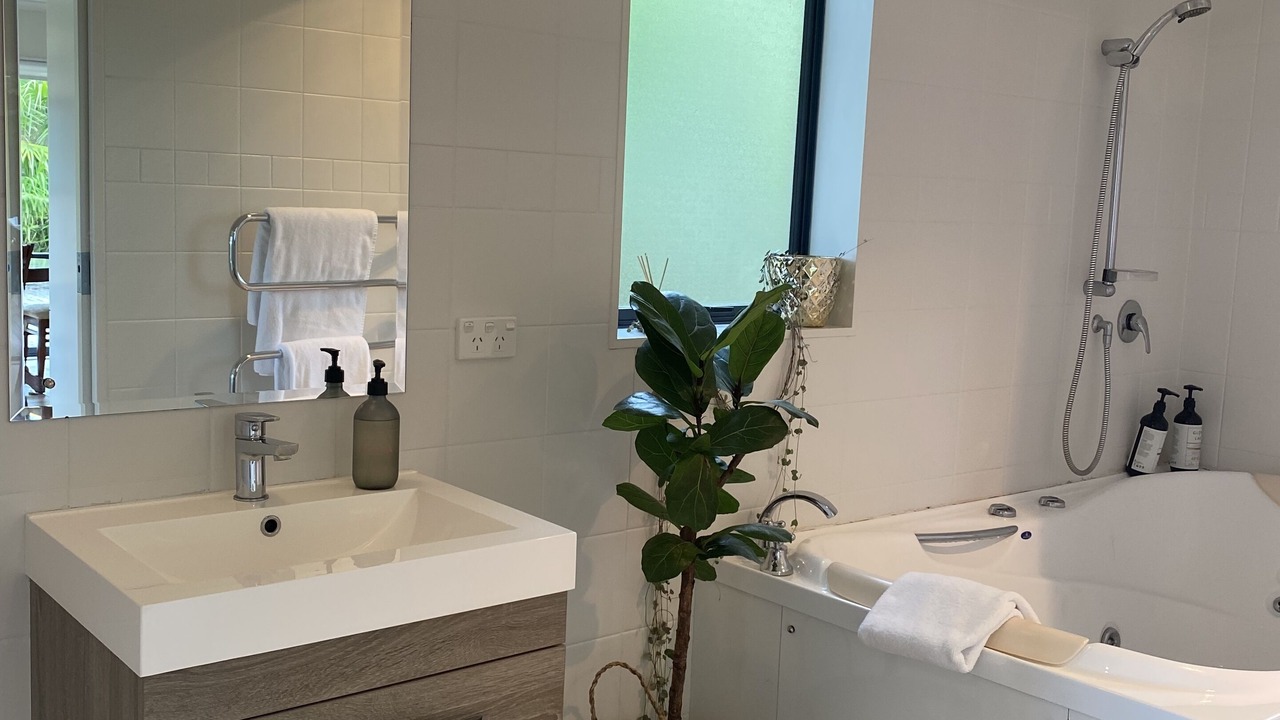 Photo of Bathroom in Onetangi