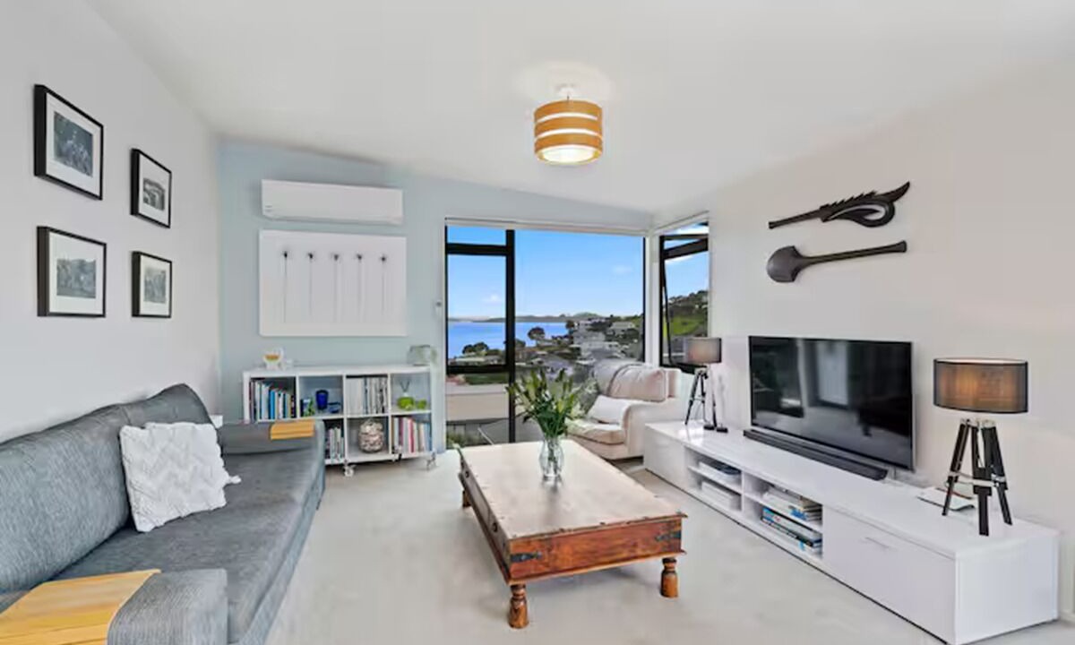Photo of Livingroom in Russell