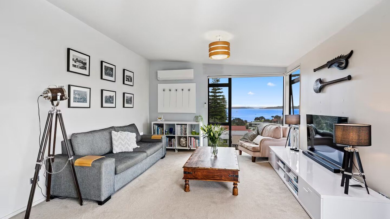 Photo of Livingroom in Russell