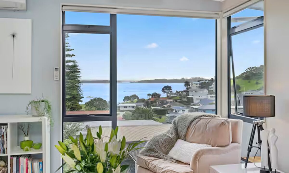 Photo of Livingroom in Russell