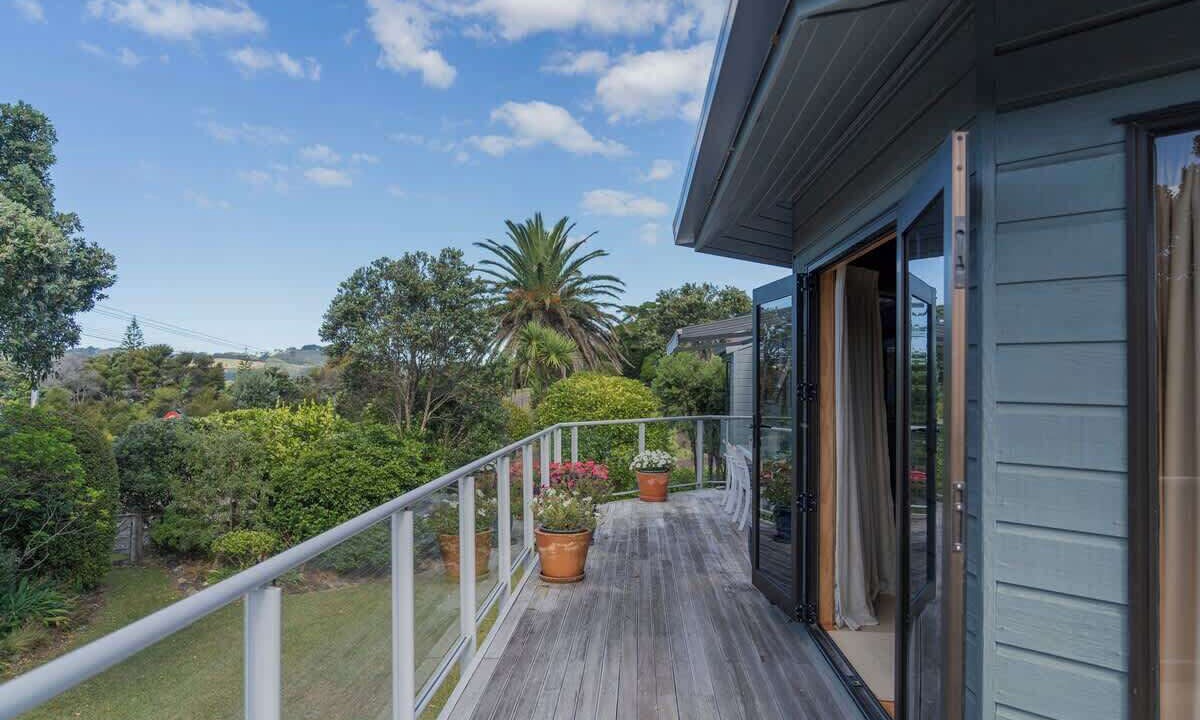 Photo of Patio Balcony in Cooks Beach
