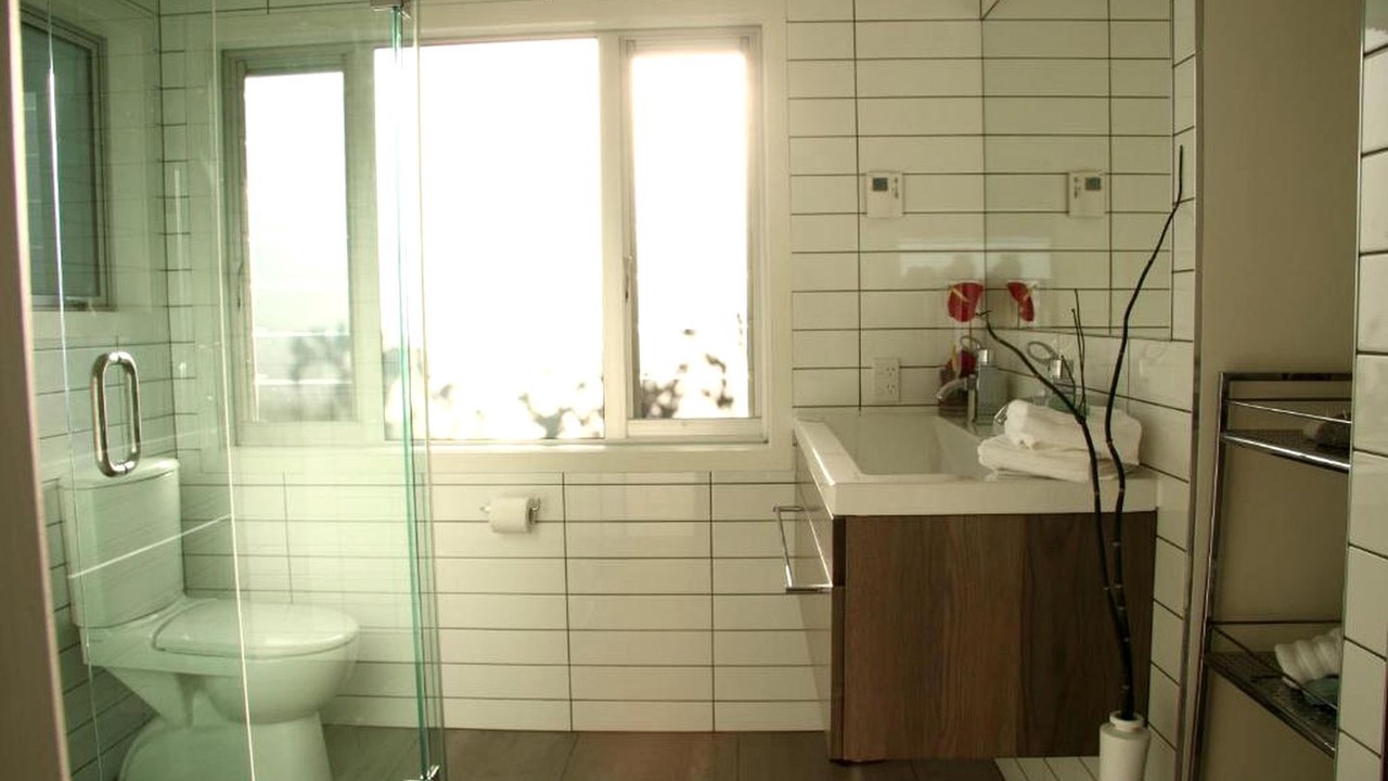 Photo of Bathroom in Acacia Bay