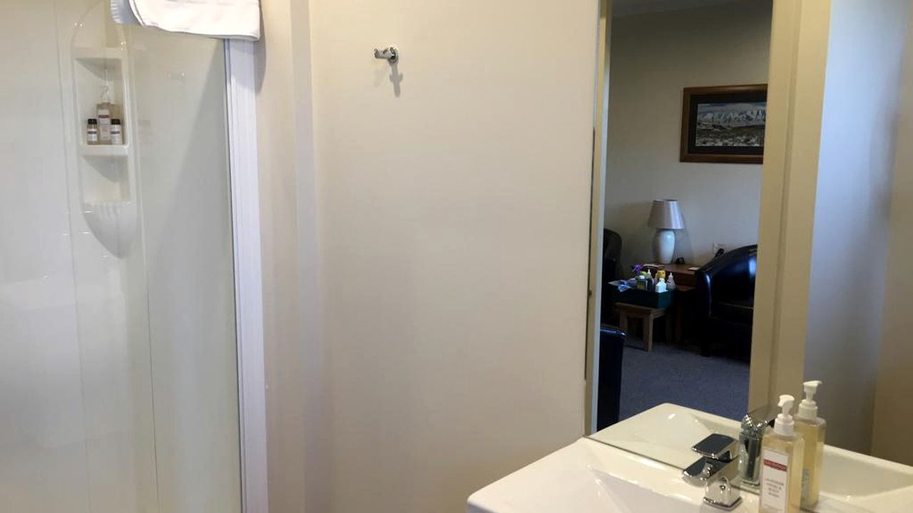Photo of Bathroom in Lake Roxburgh Village