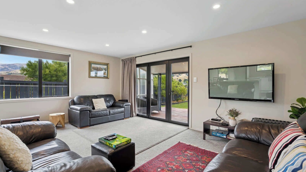 Photo of Livingroom in Lowburn