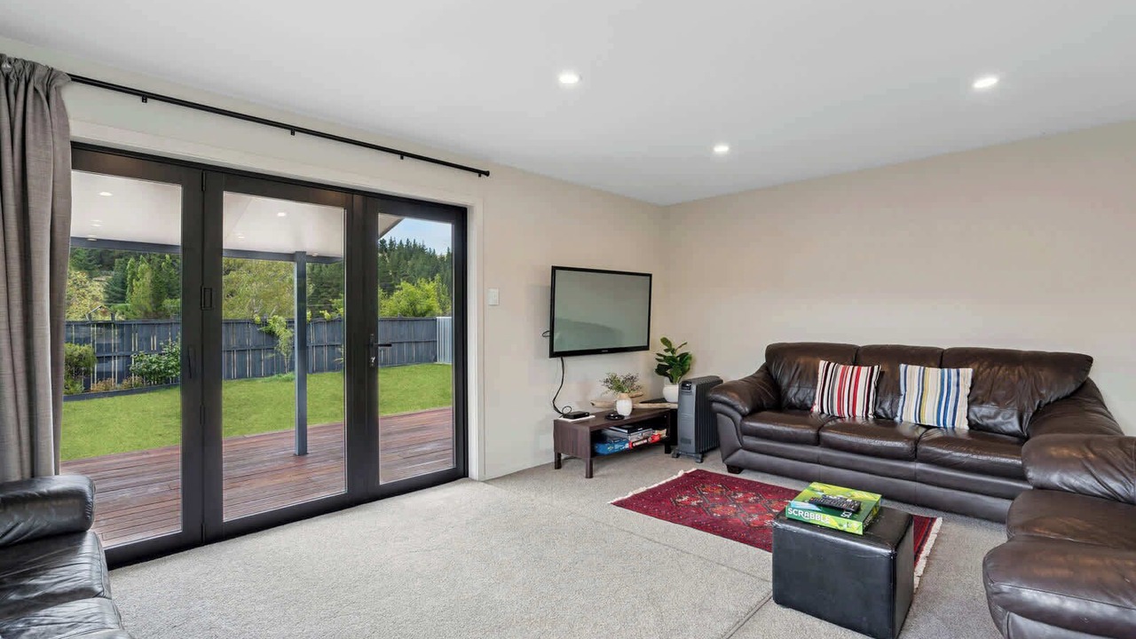 Photo of Livingroom in Lowburn