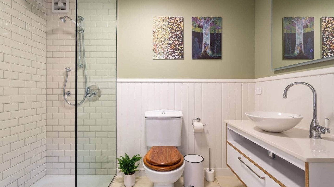 Photo of Bathroom in Three Kings