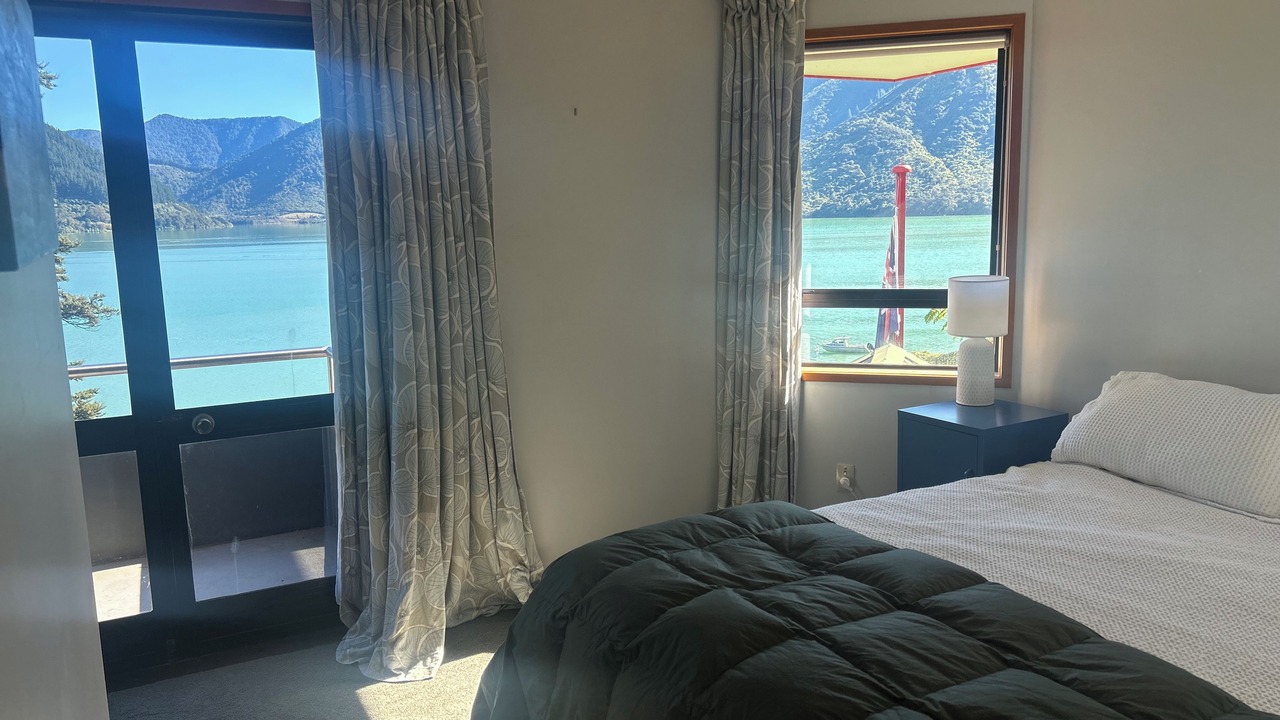 Photo of Bedroom in Moetapu Bay