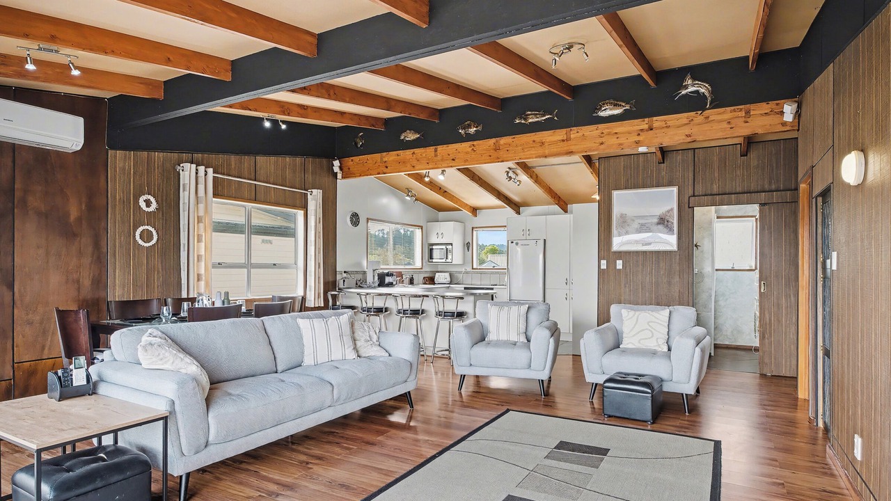 Photo of Livingroom in Cooks Beach